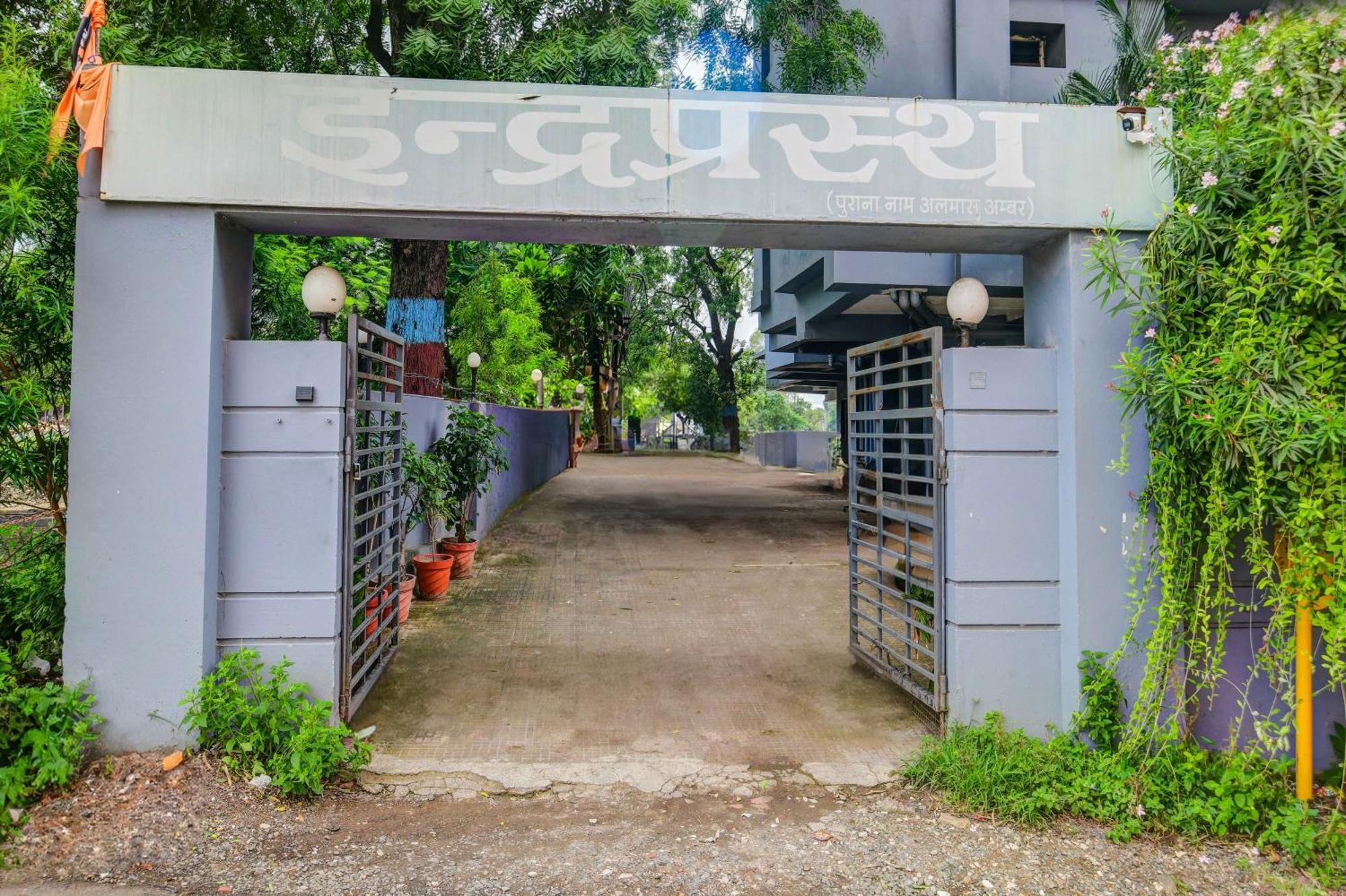 Super Hotel O Indraprasth Indore Buitenkant foto