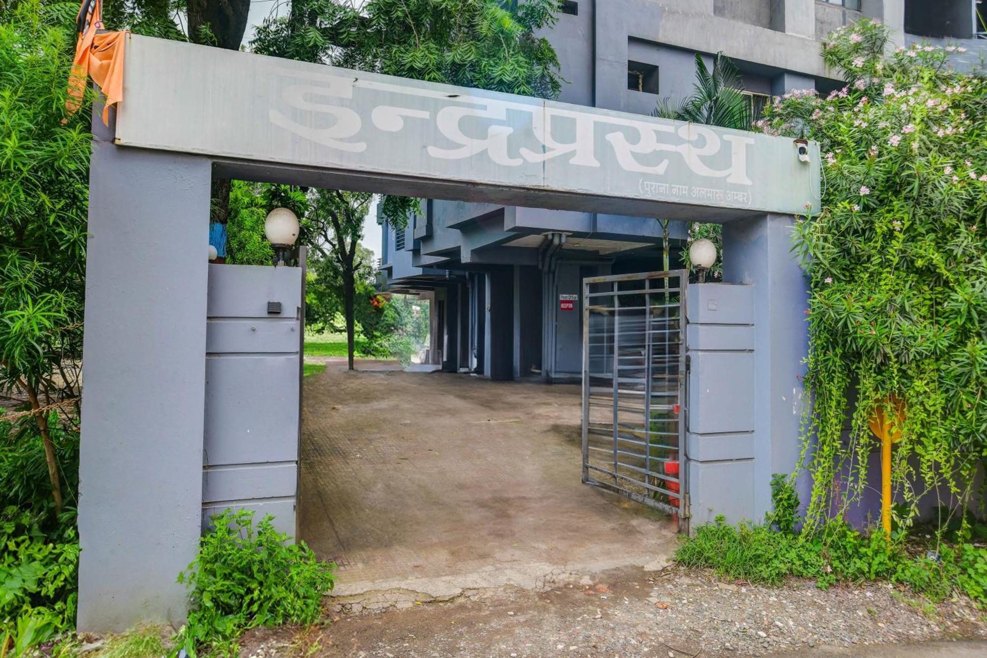 Super Hotel O Indraprasth Indore Buitenkant foto