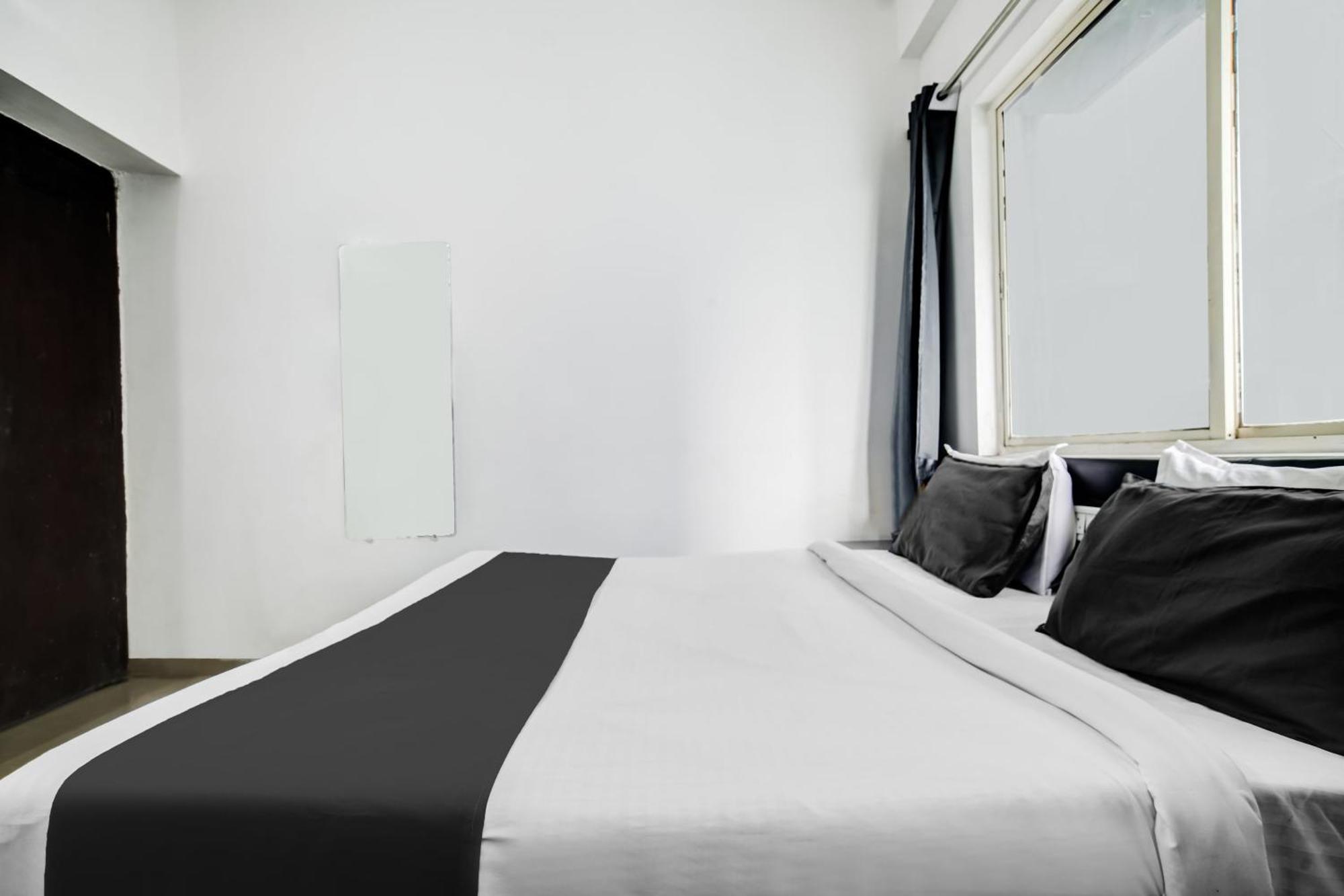 Super Hotel O Indraprasth Indore Buitenkant foto