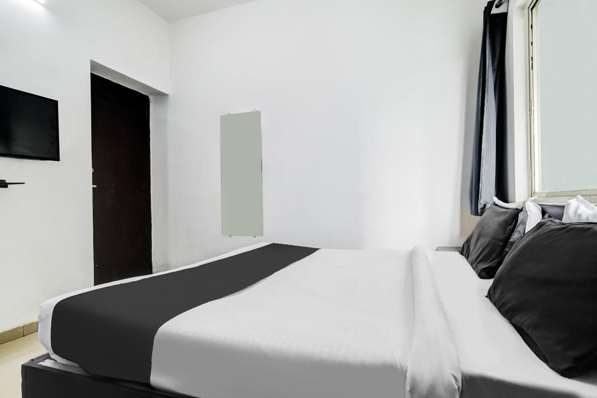 Super Hotel O Indraprasth Indore Buitenkant foto