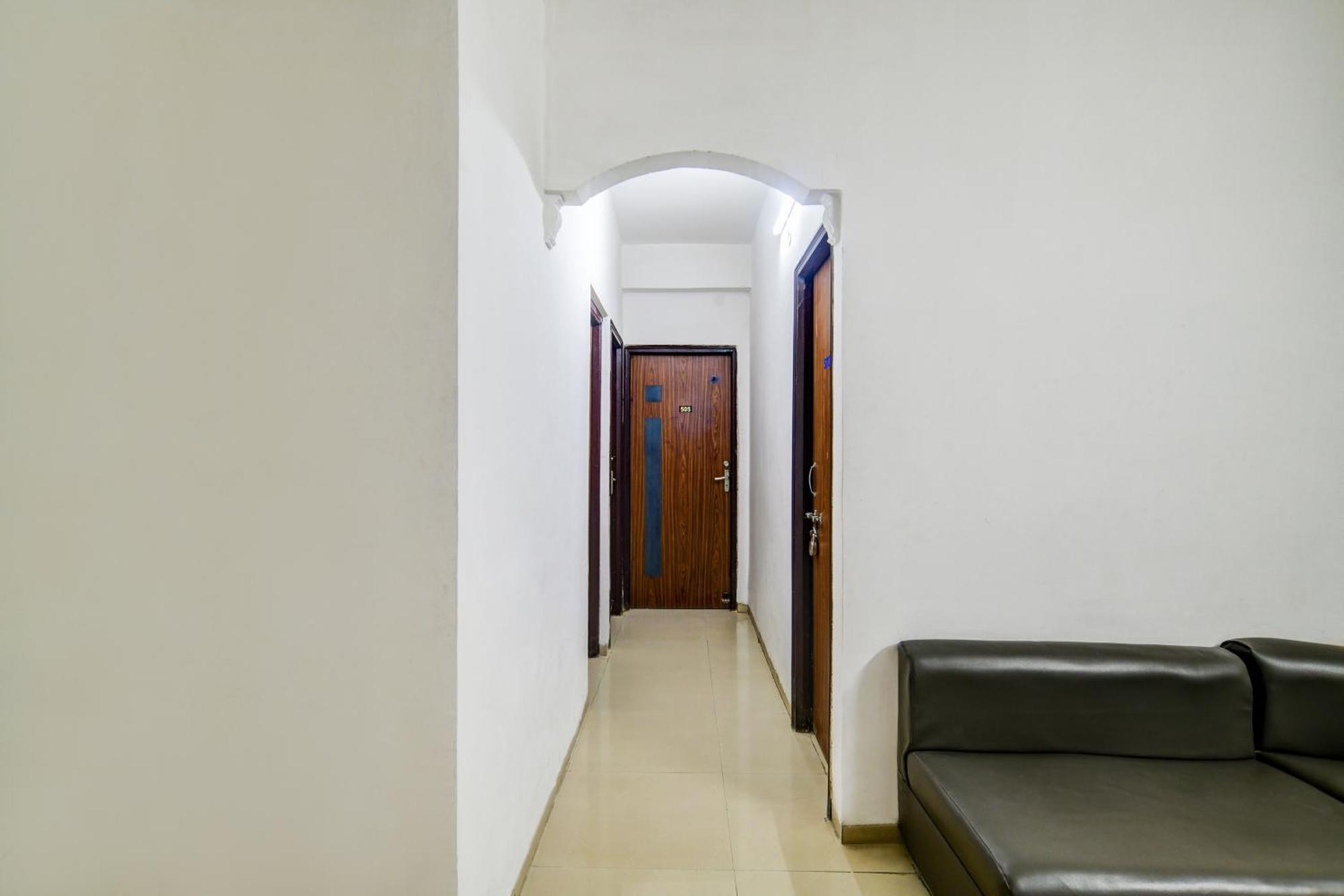 Super Hotel O Indraprasth Indore Buitenkant foto