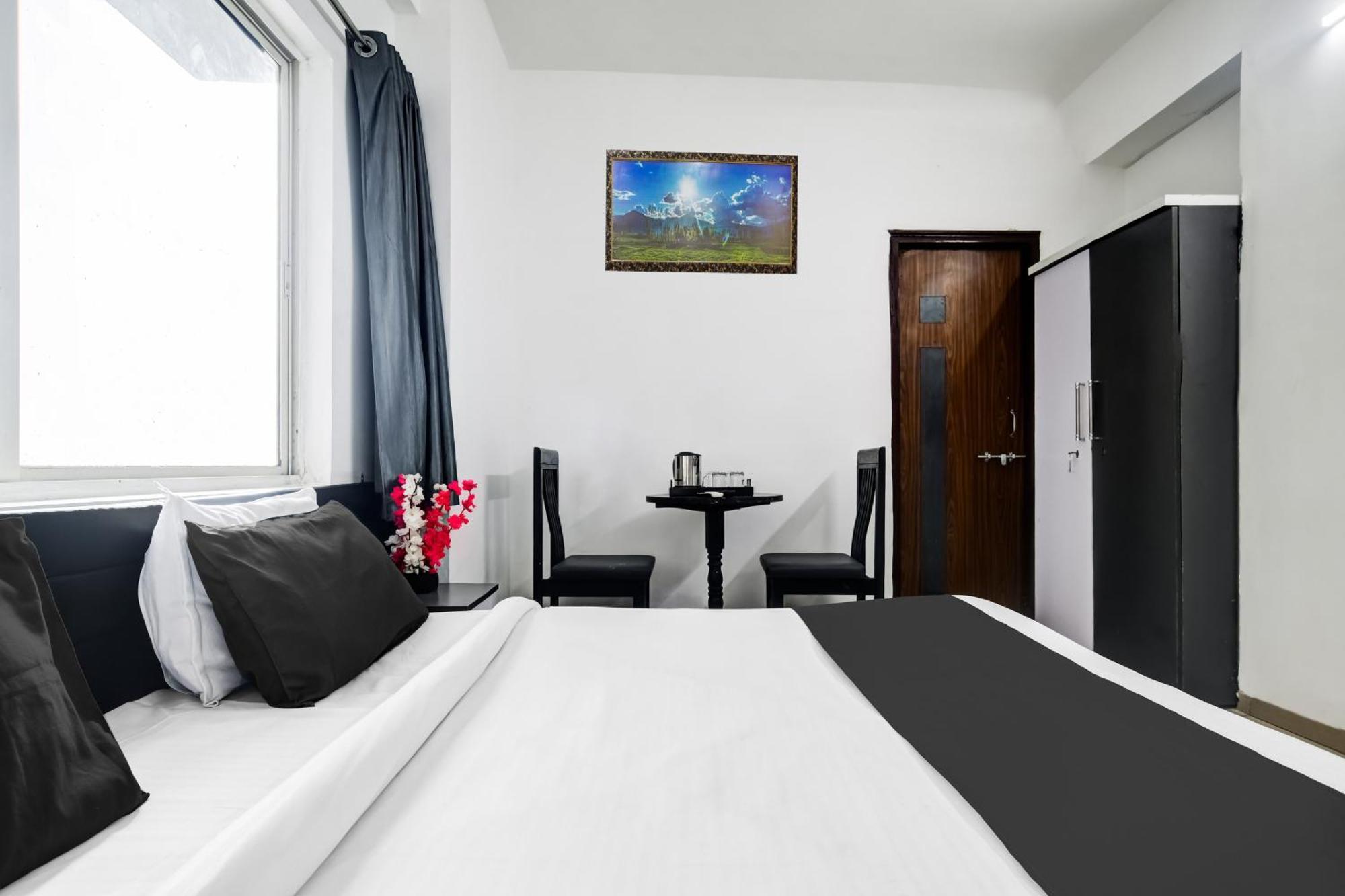 Super Hotel O Indraprasth Indore Buitenkant foto