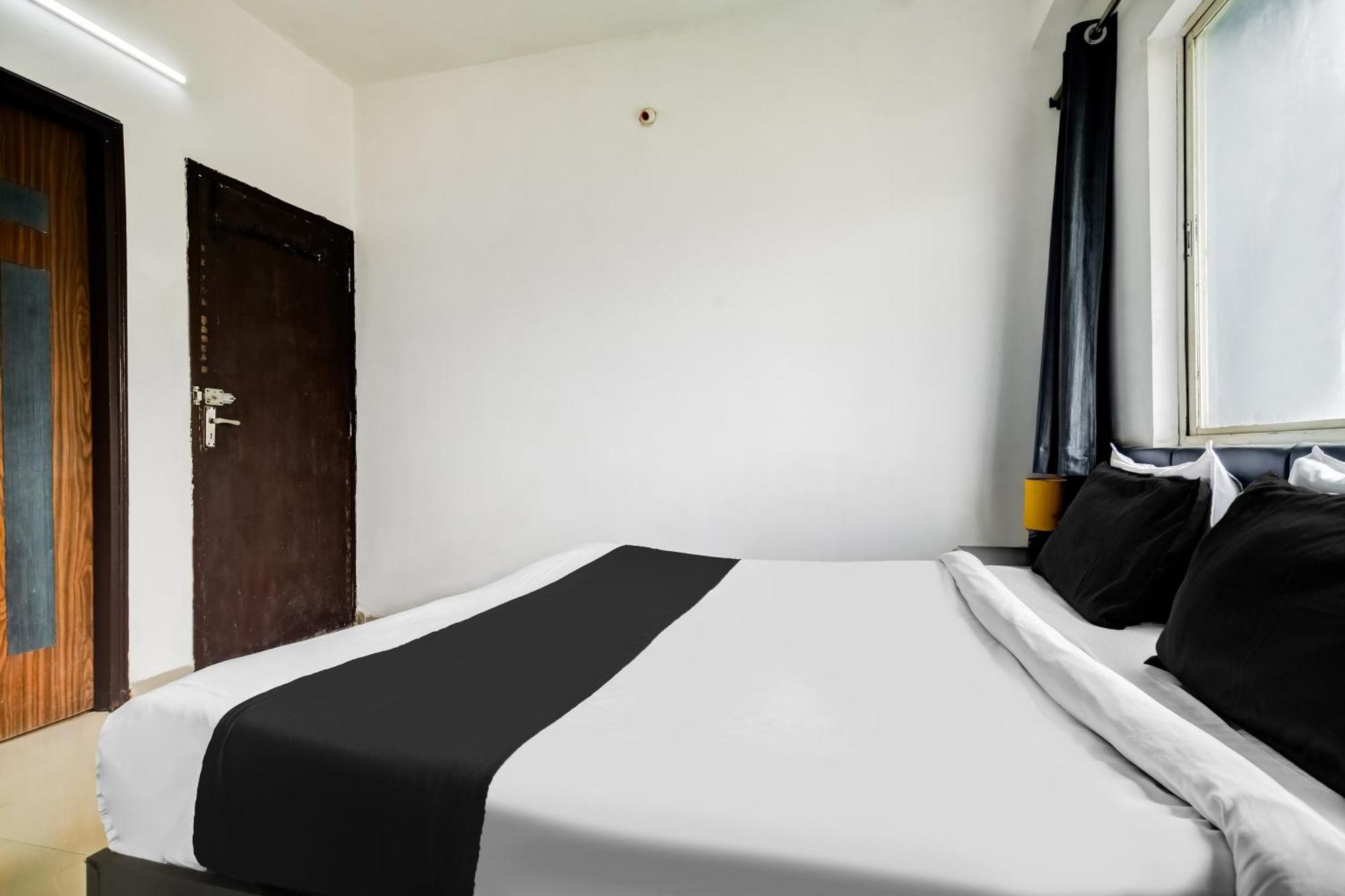 Super Hotel O Indraprasth Indore Buitenkant foto