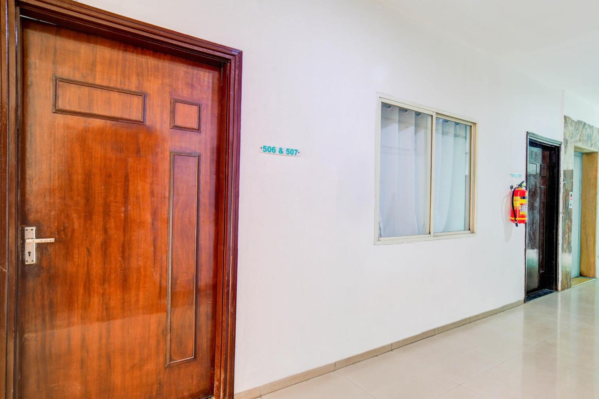 Super Hotel O Indraprasth Indore Buitenkant foto