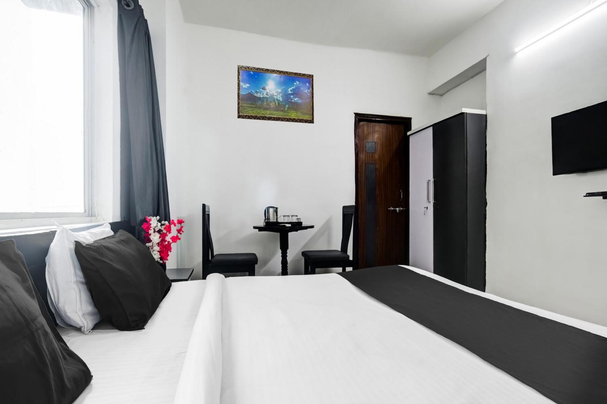 Super Hotel O Indraprasth Indore Buitenkant foto